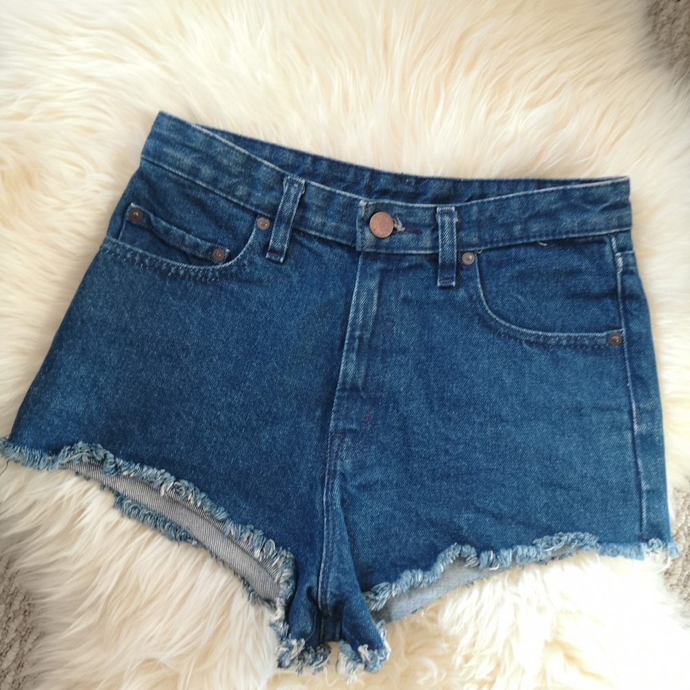 BDG denim booty shorts size 26